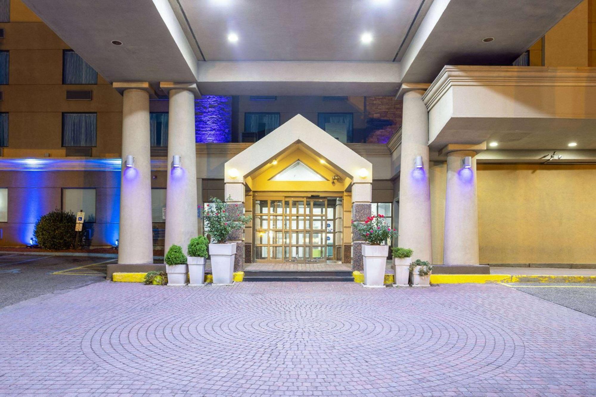 Days Hotel By Wyndham North Bergen Exterior foto